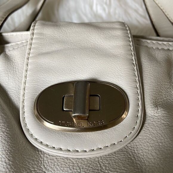 MICHAEL KORS LEATHER SHOULDER BAG - Picture 8 of 13